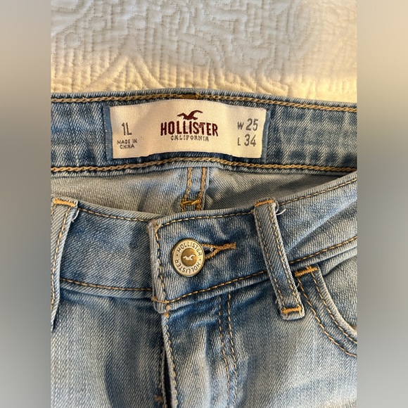 Holister Jeans - Picture 2 of 4